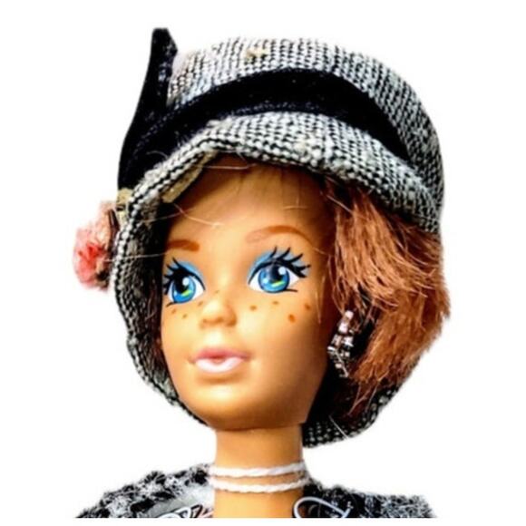 Beautiful Ginger Midge with a Sophisticated Haircut & Designer Suit - Picture 5 of 13